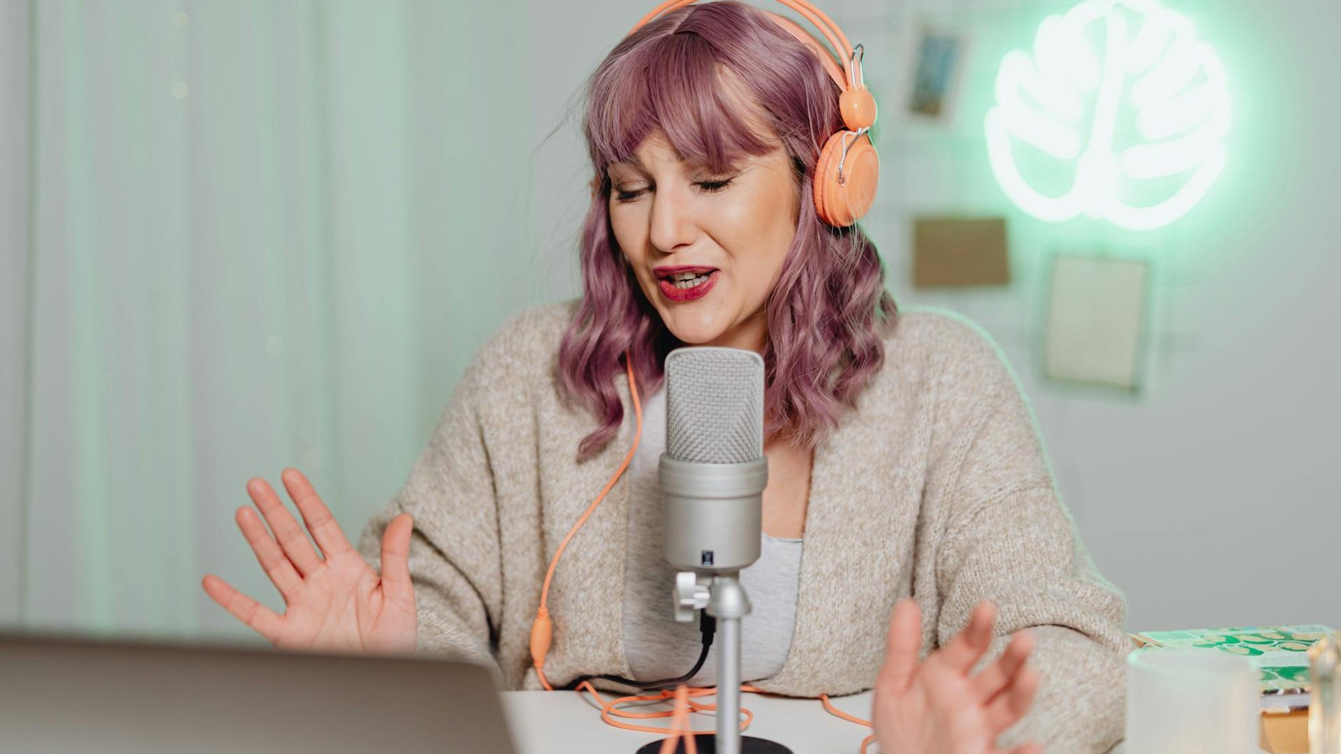 The power of podcast marketing with Interview Valet founder Tom Schwab feature image audio image power of podcast marketing